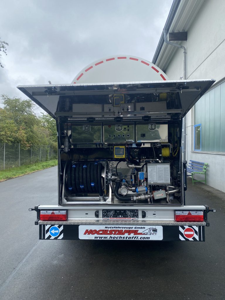 Kässbohrer STC 28 Ad Blue 1 Kammer aufgebaut mit für unseren Kunden Hochstaffl mit Messanlage Dezidata Dezichem II, Webasto Heizung, pneumatischer Entlüftung, Drucker und Schlauchtrommel